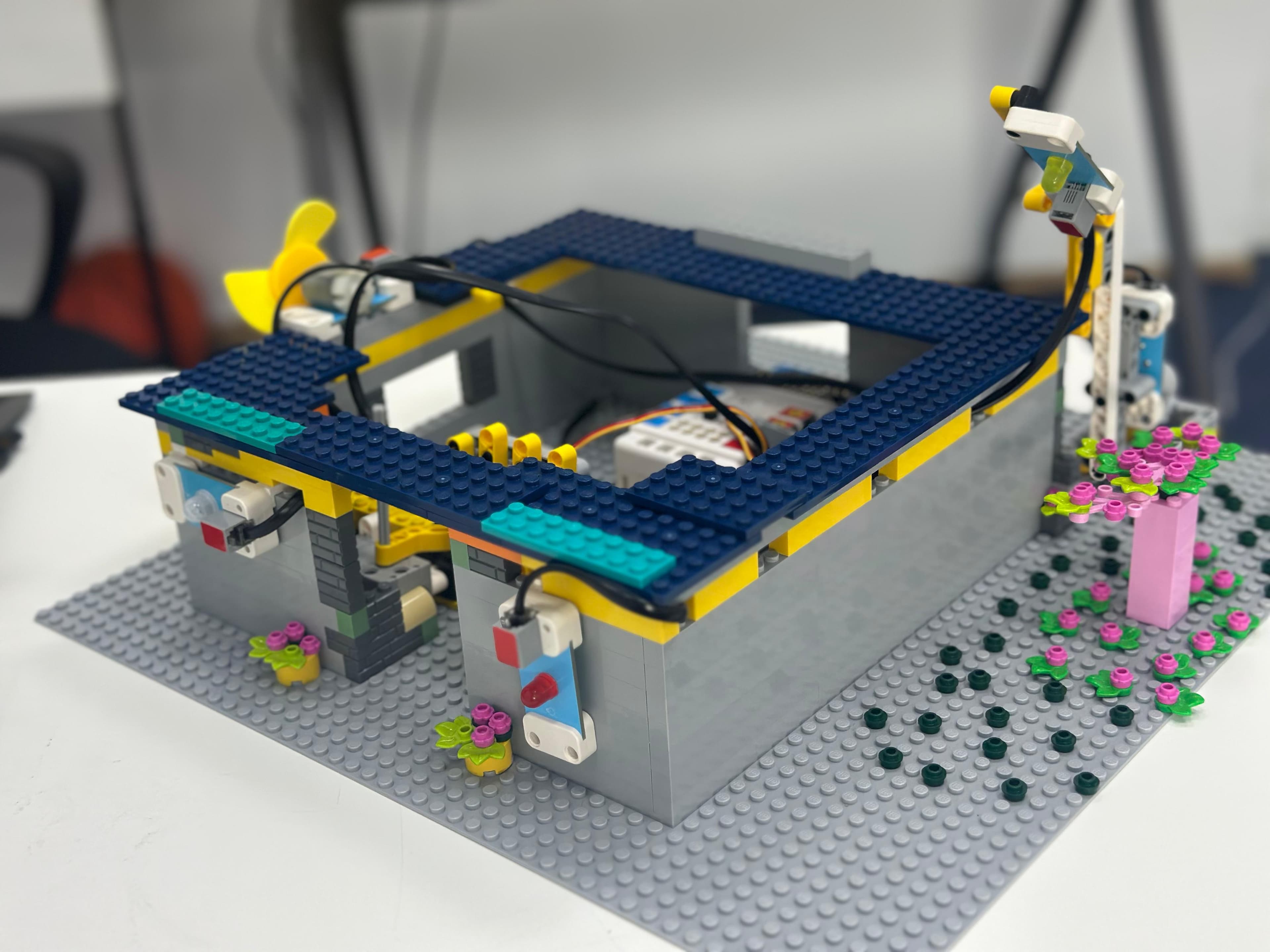 Tabără de robotică pentru copii Iași 2026 — casa inteligentă din LEGO 2