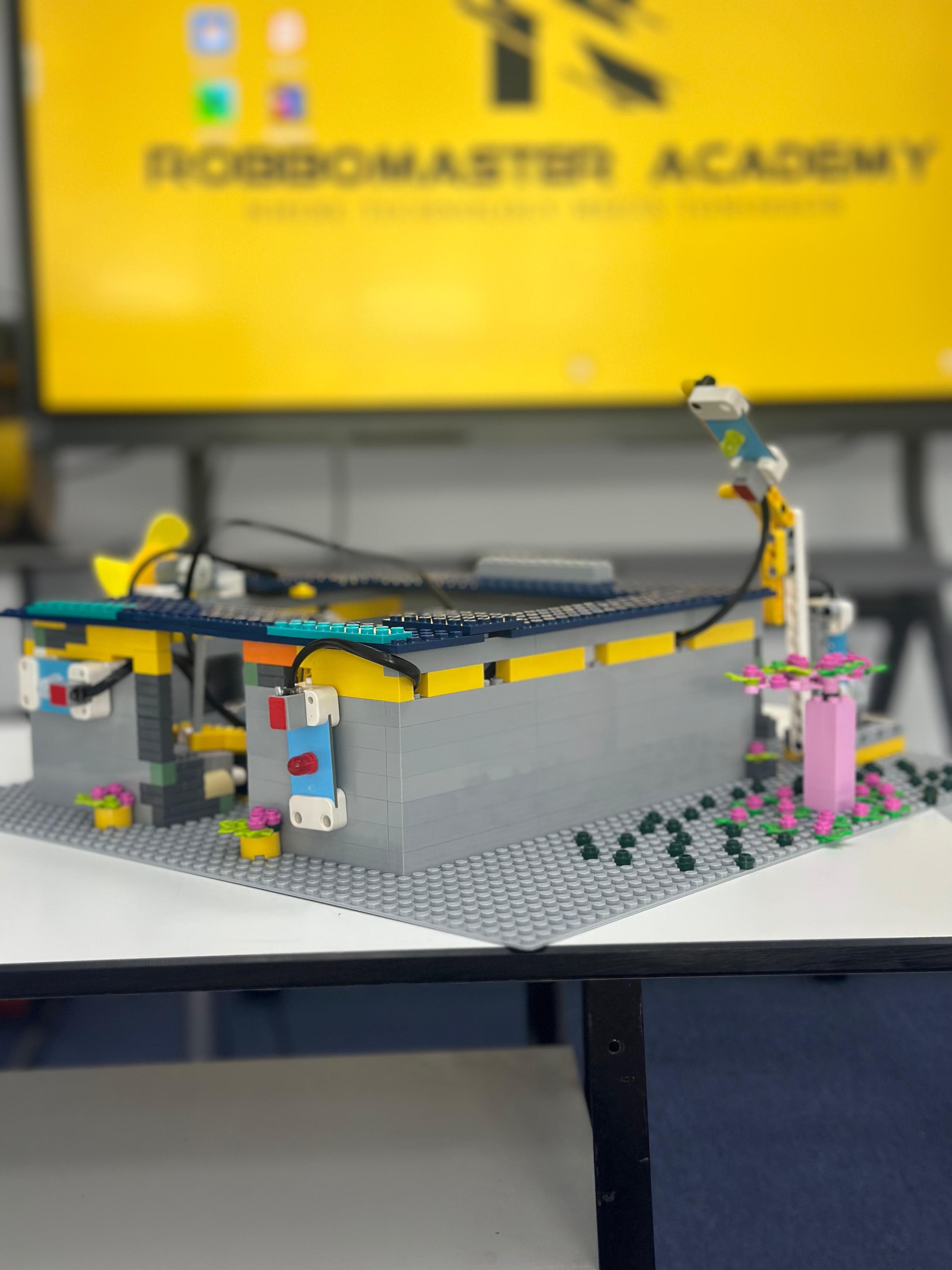 Tabără de robotică pentru copii Iași 2026 — casa inteligentă din LEGO 3